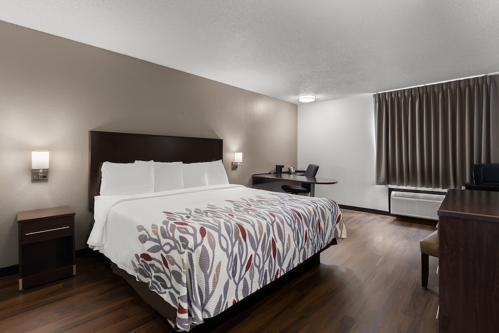 Red Roof Inn & Suites Savannah Airport - photo 9