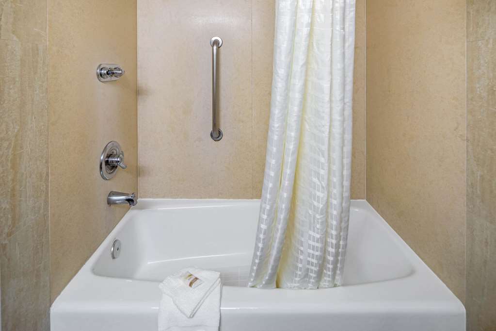 La Quinta Inn & Suites by Wyndham Temecula - photo 16