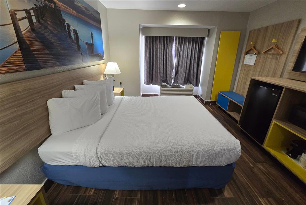 Days Inn & Suites by Wyndham Tampa Raymond James Stadium - photo 46