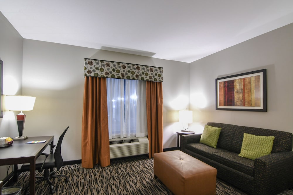 Hampton Inn Foley - photo 23