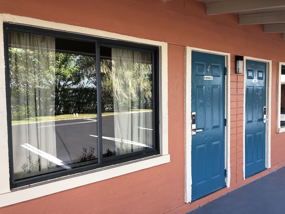 Ocala Cove Motel - photo 2