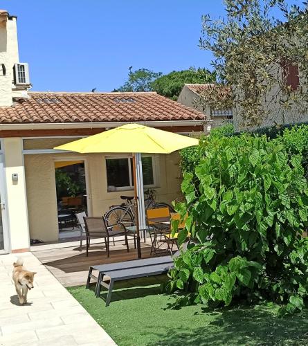 Maisonnette Calme Avec Jardinet — Vaison La Romaine