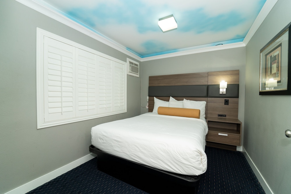 Hollywood Palms Inn and Suites - photo 50
