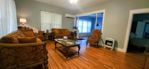 Historic Downtown Craftsman in Clarksville, United States