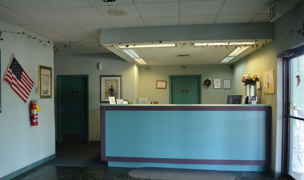 Camilla Inn & Suites - photo 2