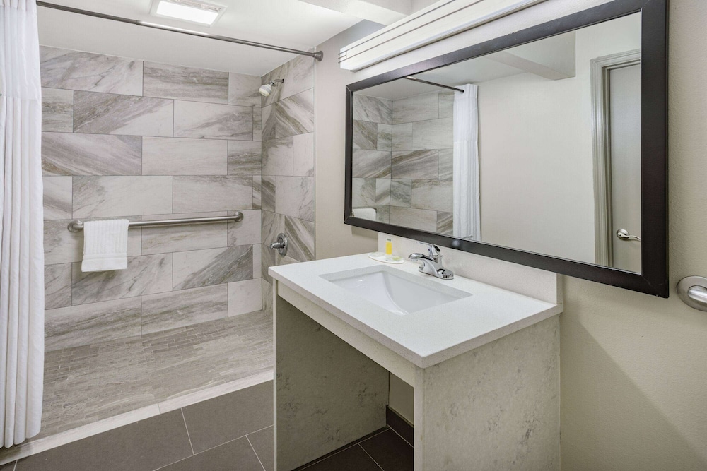 Red Roof Inn Leeds - photo 23