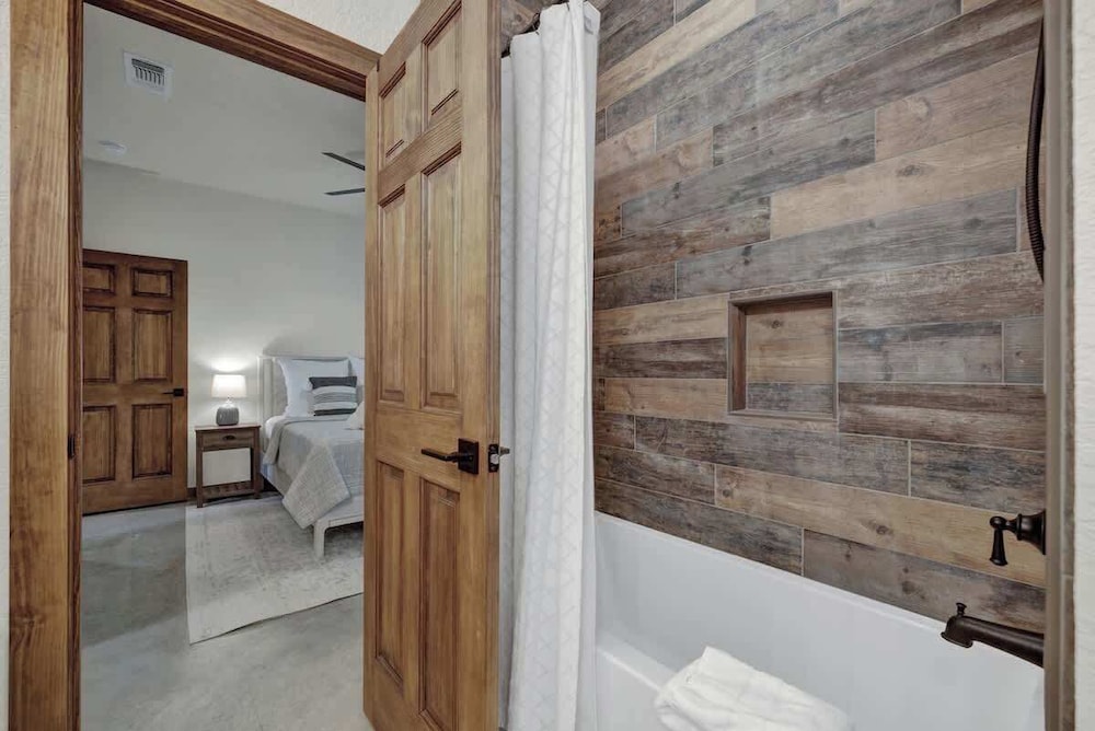 Luxury in the Hill Country 10 mins to Downtown in Fredericksburg, United States