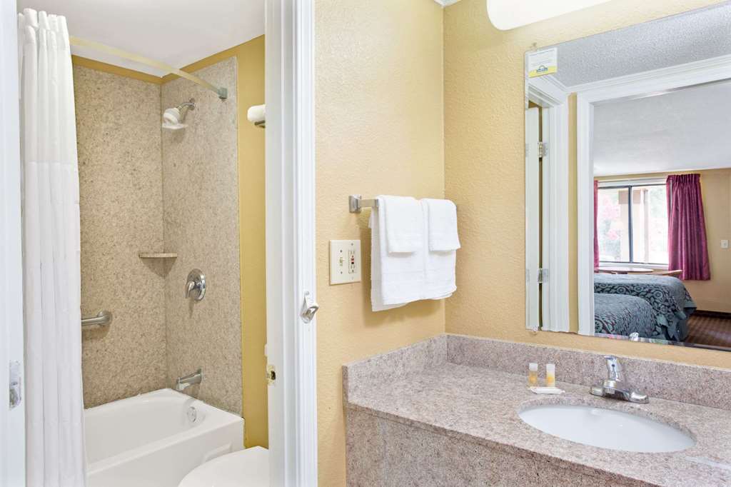 Days Inn by Wyndham Lawrenceville - photo 7