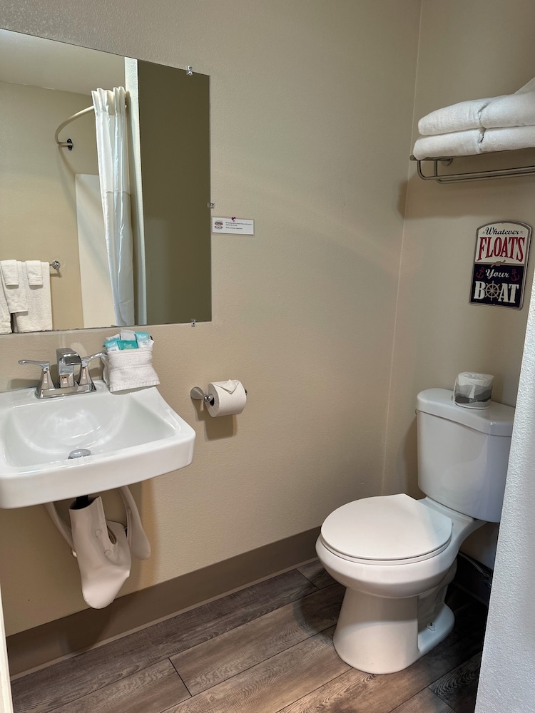 The Coastal Inn and Suites - photo 143