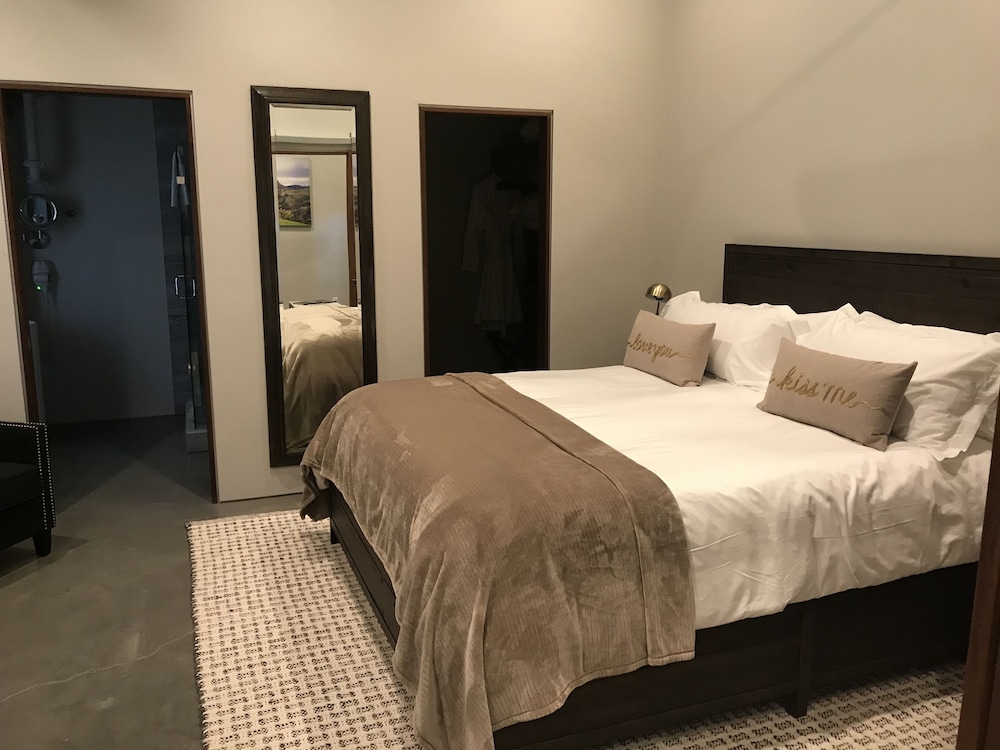 Bed & Barrel at Stonehouse Cellars - photo 3