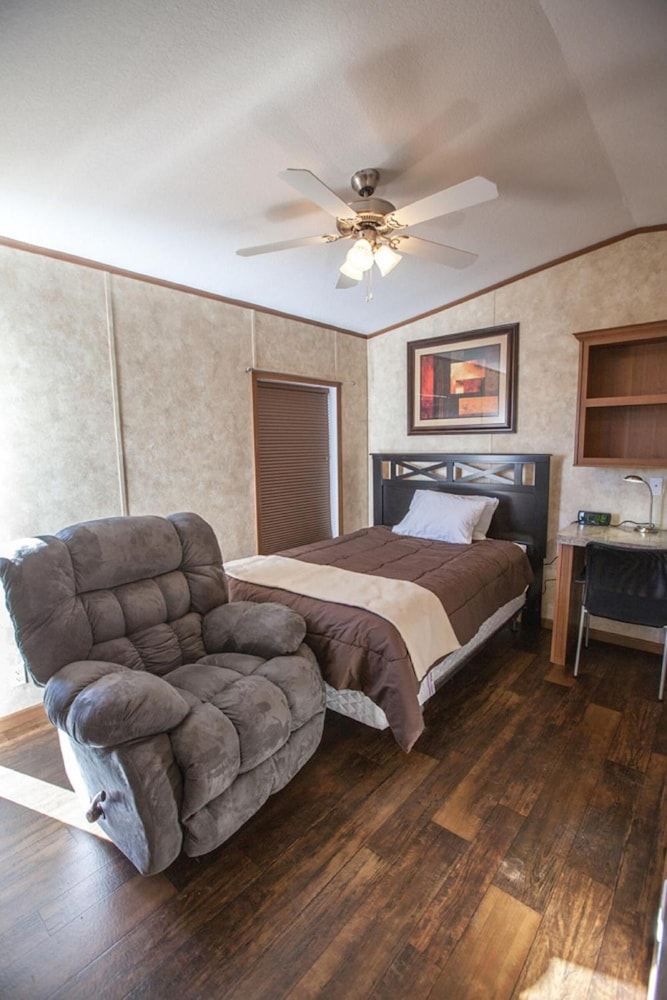 Cuero Oilfield Housing - photo 6