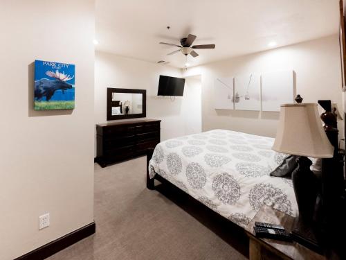 Alpine Haven Retreat Ski In Ski Out Oasis Pool — 4-Star Luxury Hotel in Bridgeport, United States