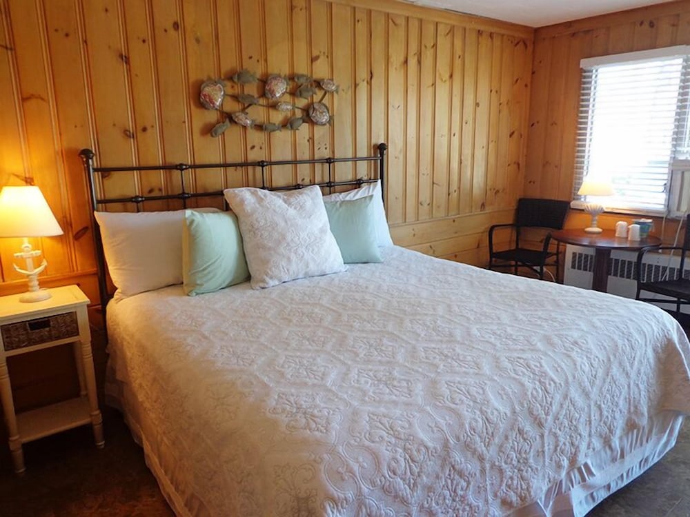 Town & Beach Motel - photo 10