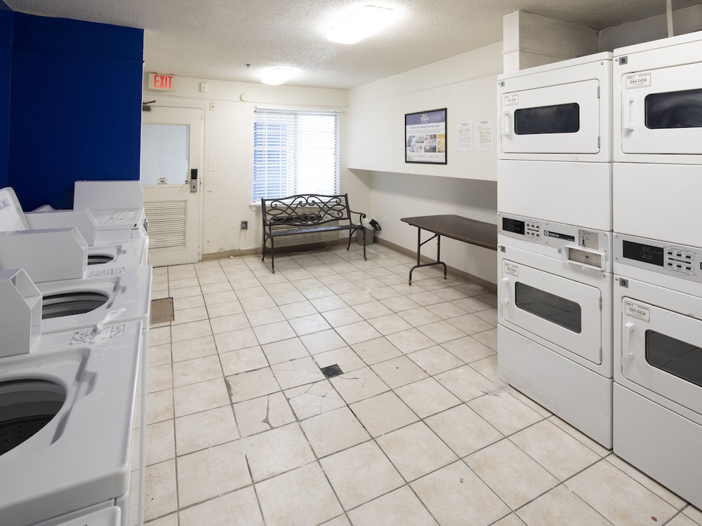 InTown Suites Extended Stay Greensboro NC Lanada Rd - photo 26