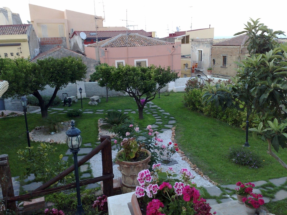 L' Antico Borgo - carbon neutral hotel in Milazzo