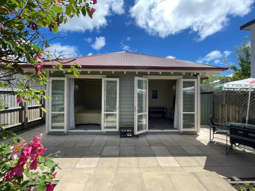 Cosy & new CNZhouse with yard in Christchurch, New Zealand