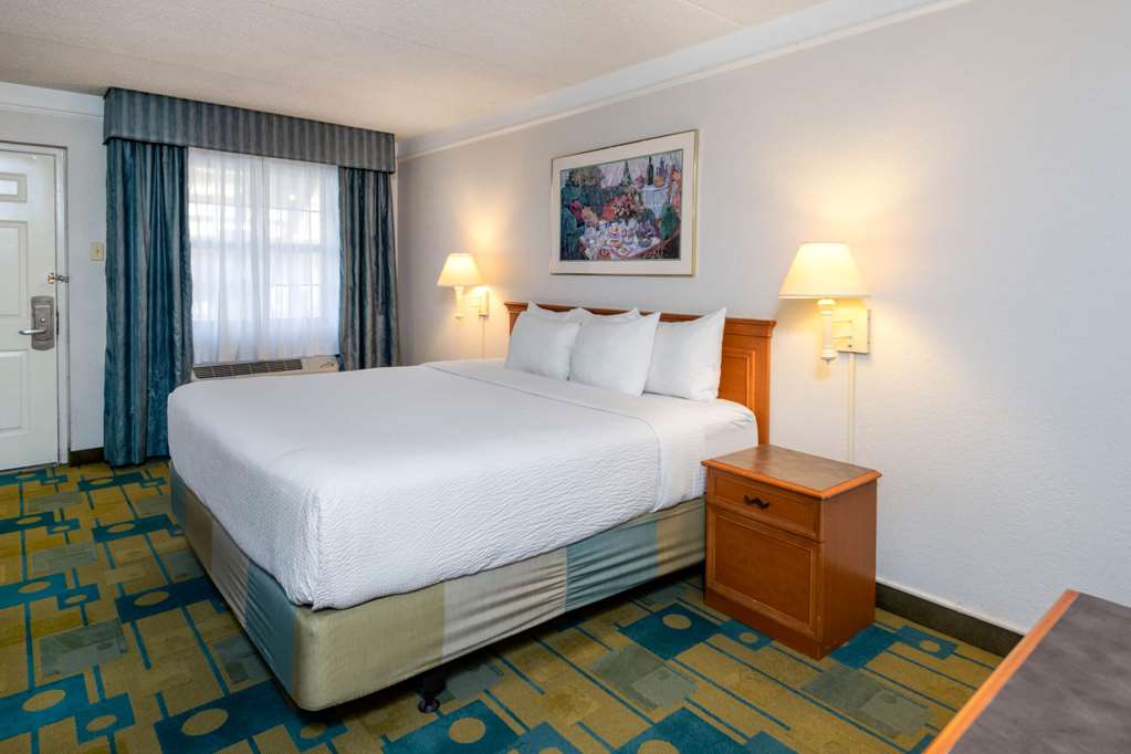 La Quinta Inn by Wyndham Farmington - photo 21