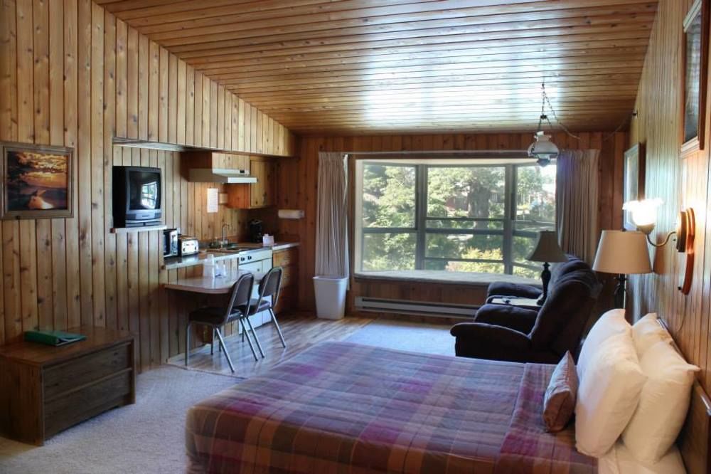 Ireland's Rustic Lodges - photo 3