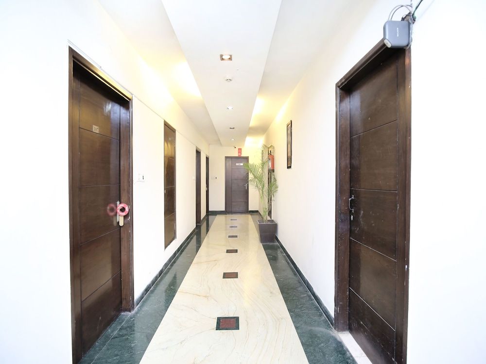 Capital O 15395 Hotel 42