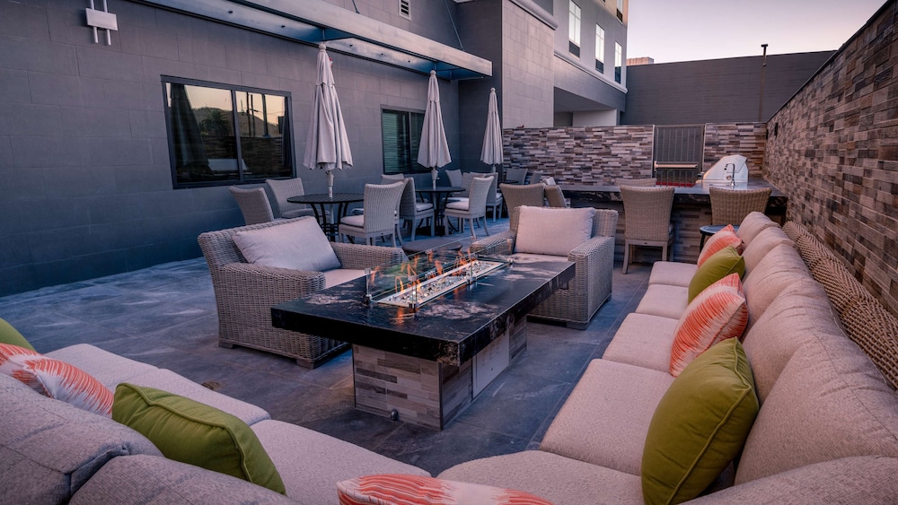 Hampton Inn Riverside Downtown - photo 27