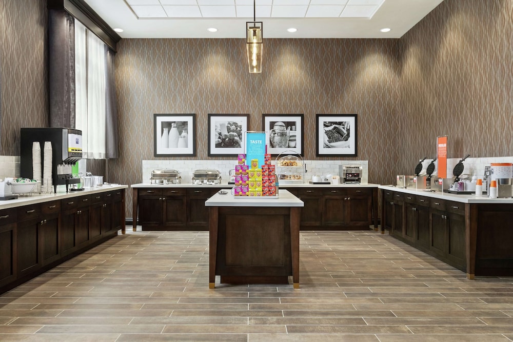 Hampton Inn & Suites Kansas City Downtown Crossroads - photo 22