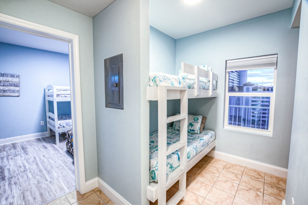 Laketown Wharf Resort by Aneliya's Rentals - photo 131