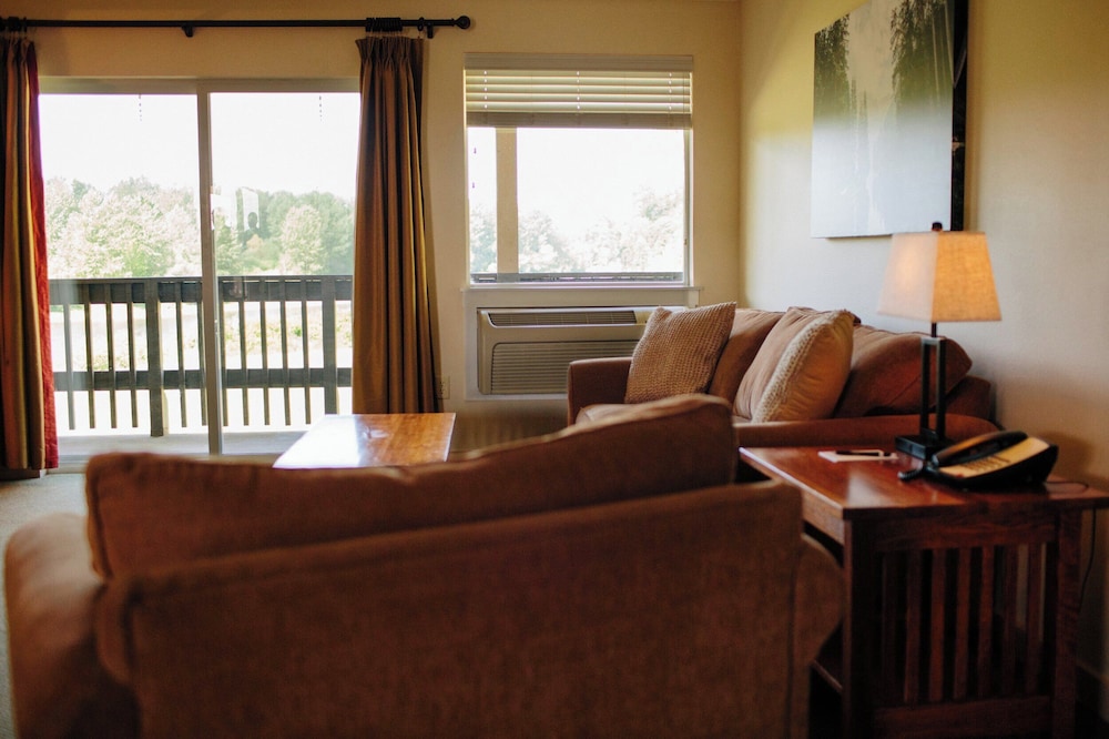 Life Northwest RV & Lodging - photo 9