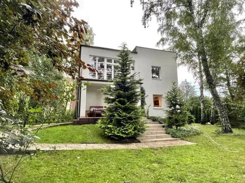 Beautiful villa with garden in Milanówek — 4-Star Luxury Hotel in Milanowek, Poland