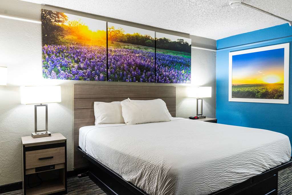 Days Inn by Wyndham Central San Antonio NW Medical Center - photo 12