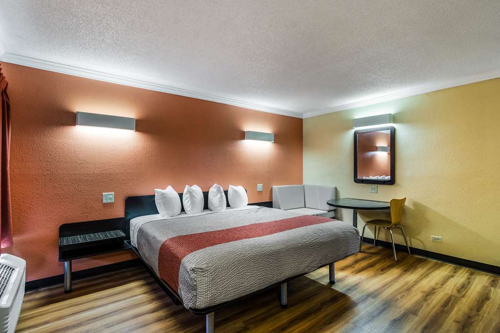 Motel 6 Libertyville IL - photo 8