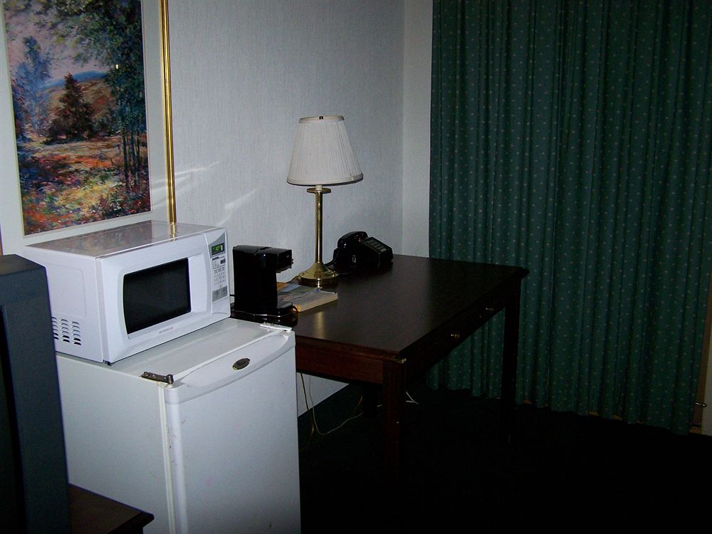 Season's Inn - photo 6