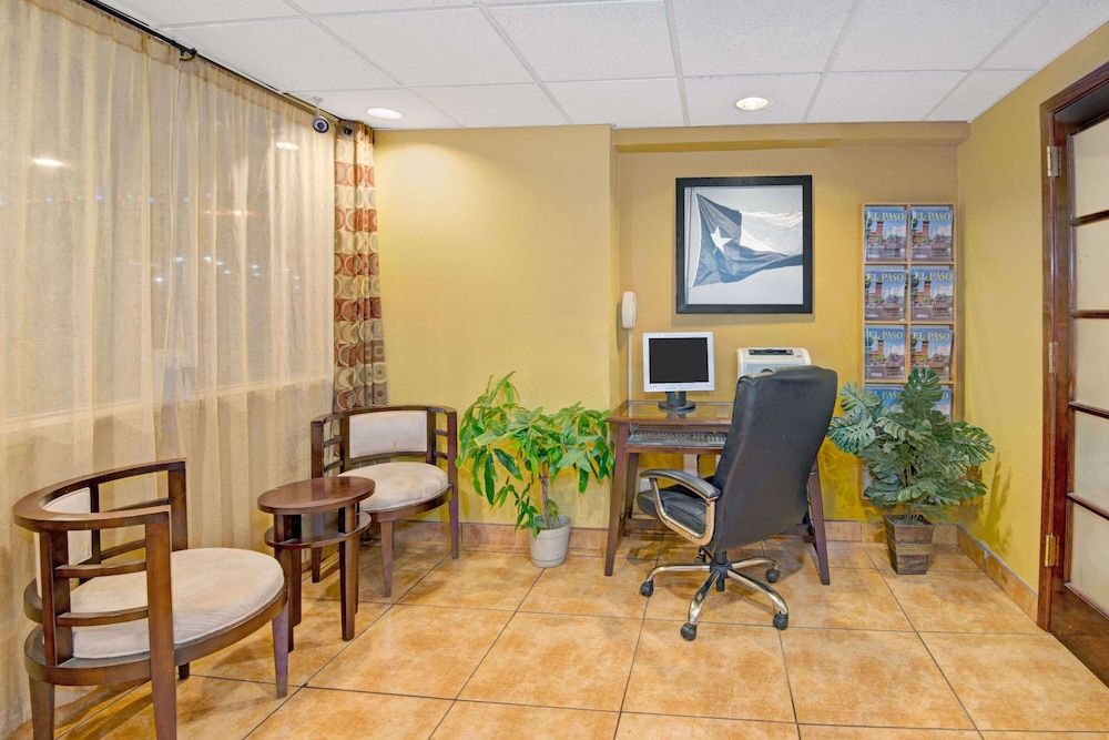 Super 8 by Wyndham El Paso Airport - photo 24