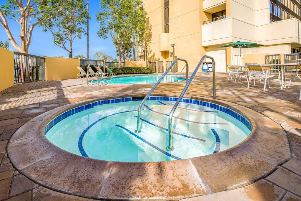 La Quinta Inn & Suites by Wyndham Buena Park - photo 8