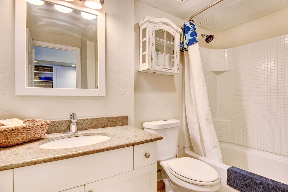 Daytona Beach Studio with Balcony and Ocean View - photo 9