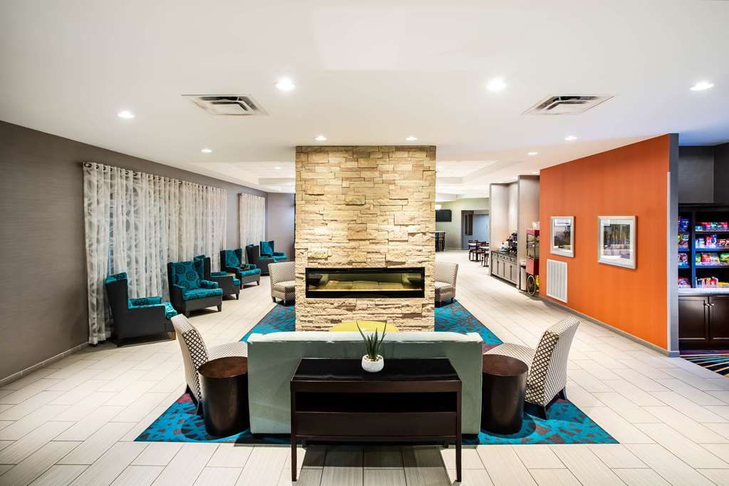 La Quinta Inn & Suites by Wyndham Lynchburg at Liberty Univ. - photo 9