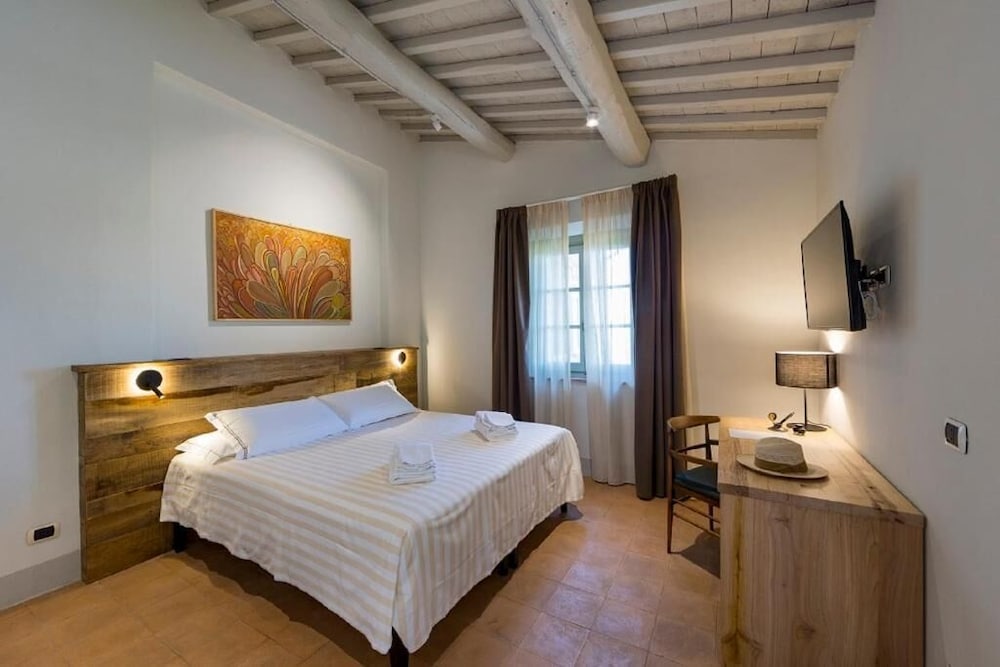 Podere L'aione — 4-Star Luxury Hotel in Scansano, Italy
