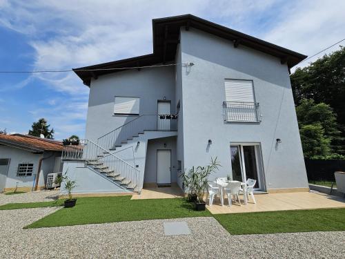 Villa Lilia — 4-Star Luxury Hotel in Arona, Italy