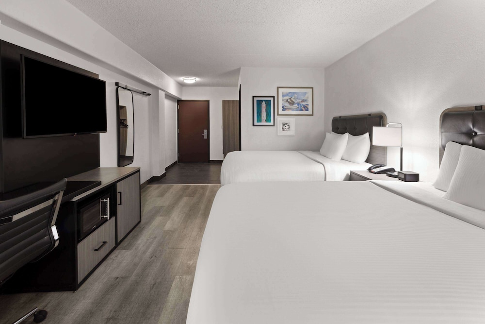 La Quinta Inn & Suites Washington DC Capital NoMA - photo 12