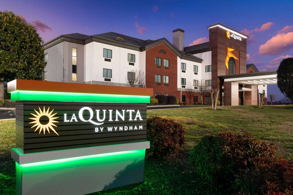 La Quinta Inn & Suites by Wyndham Loudon - photo 14