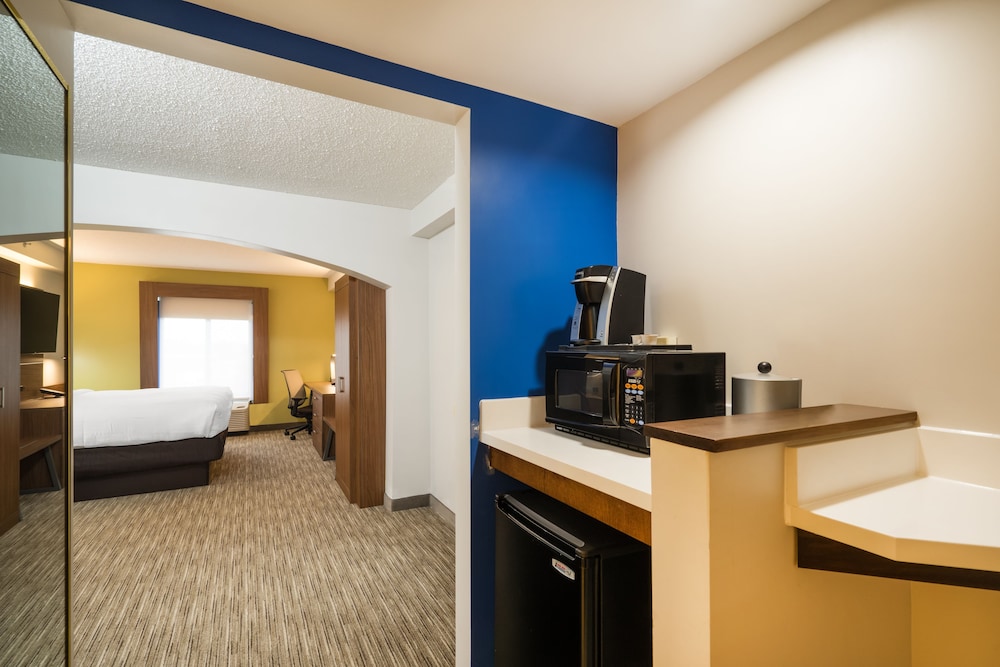 Holiday Inn Express Hotel & Suites Louisville East by IHG - photo 19