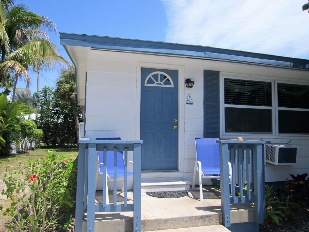 Tropical Winds Motel & Cottages - photo 77