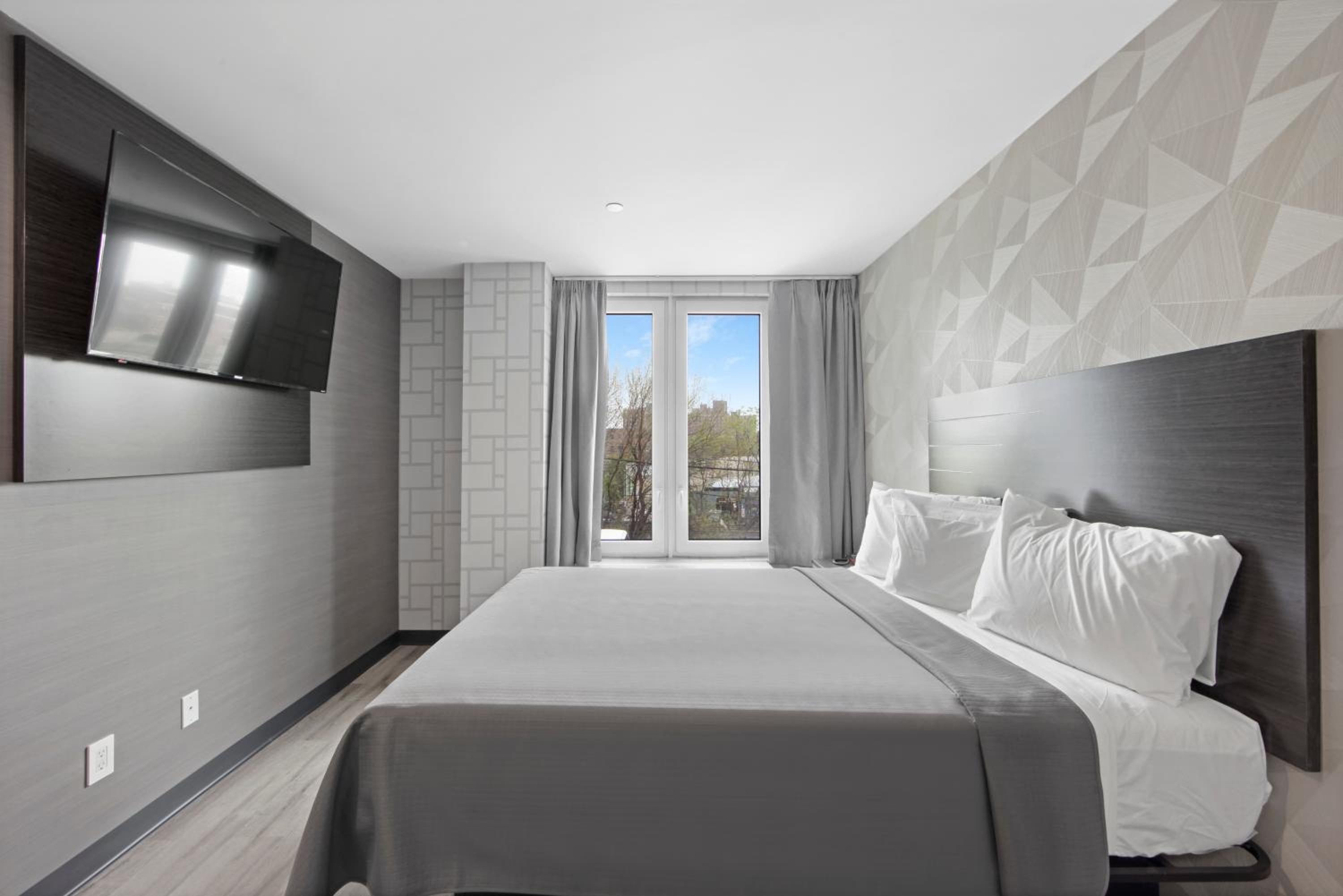 Hotel 365 Bronx - photo 14