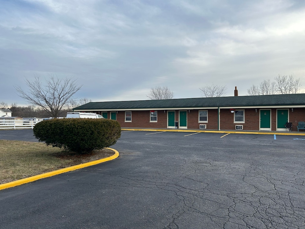 Hillcrest Motel By OYO Aurora IN Near Lawrenceburg - photo 31