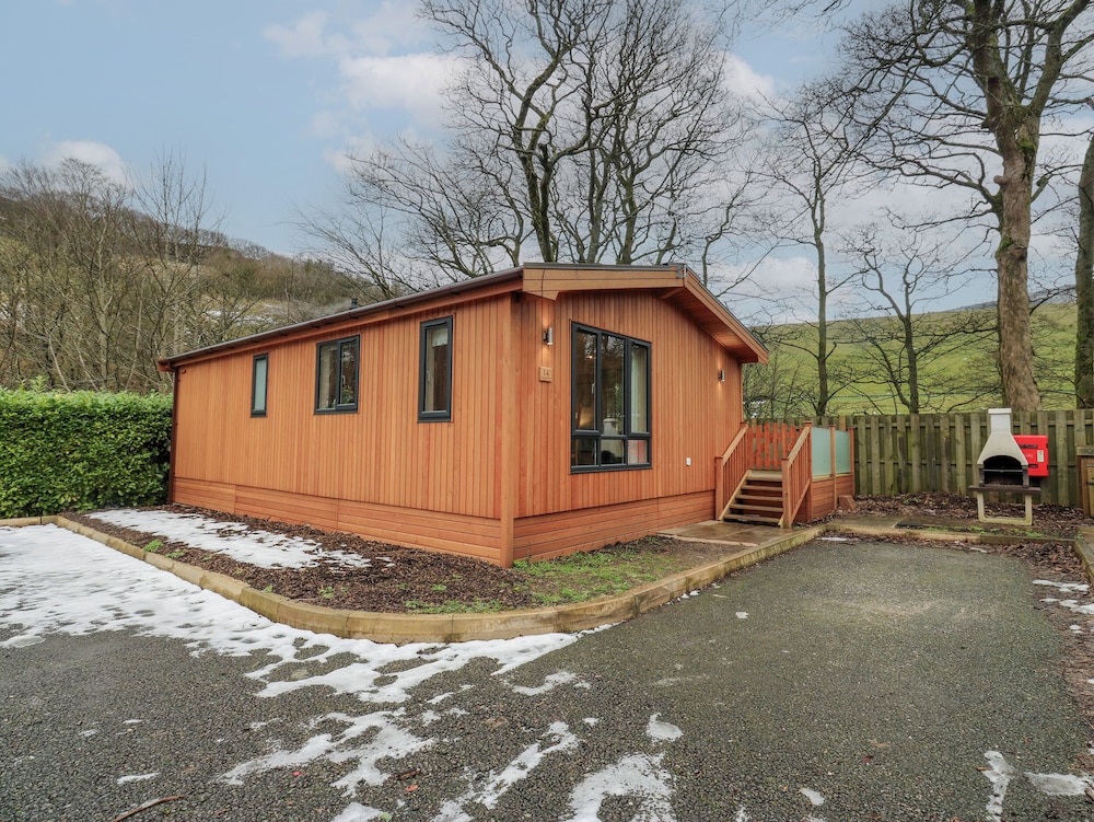 Dovestone Secluded Luxury Lodges Pets Welcome in Oldham, United Kingdom