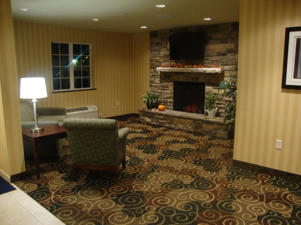 Cobblestone Inn & Suites Carrington - photo 46