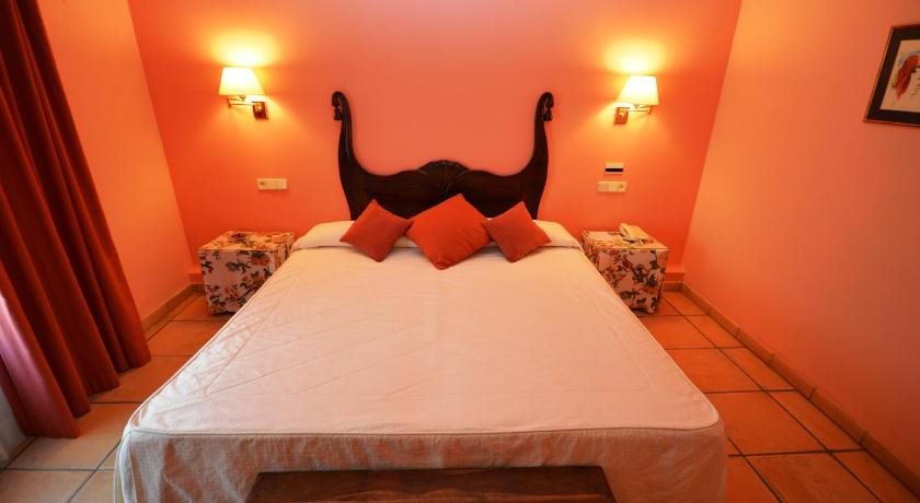 Hotel Restaurant Can Ceret in Sant Pere Pescador, Spain