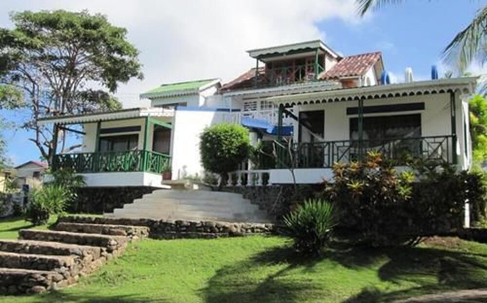 Hotel y Centro de Buceo Sirius — hotel in Providencia