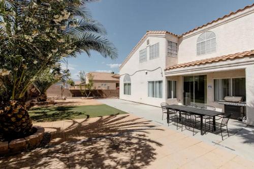 Rose Canyon 5 Bedroom Home in Las Vegas