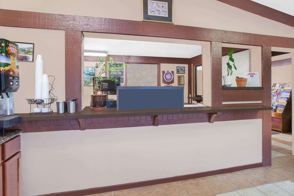 Knights Inn Battle Creek - photo 3