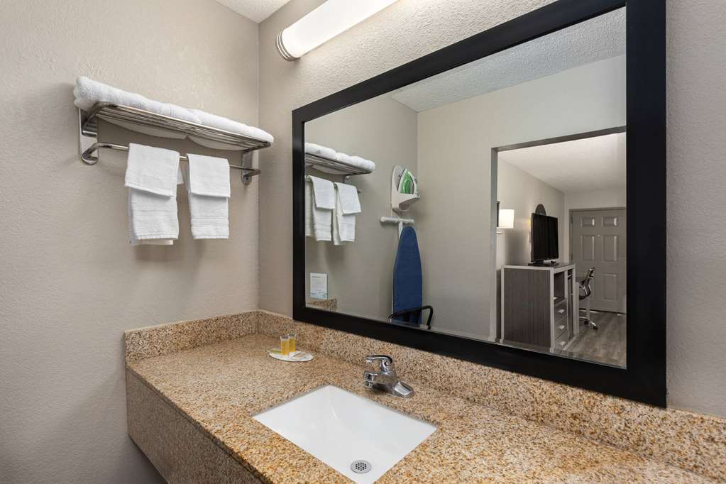 Days Inn by Wyndham Childersburg Sylacauga - photo 27